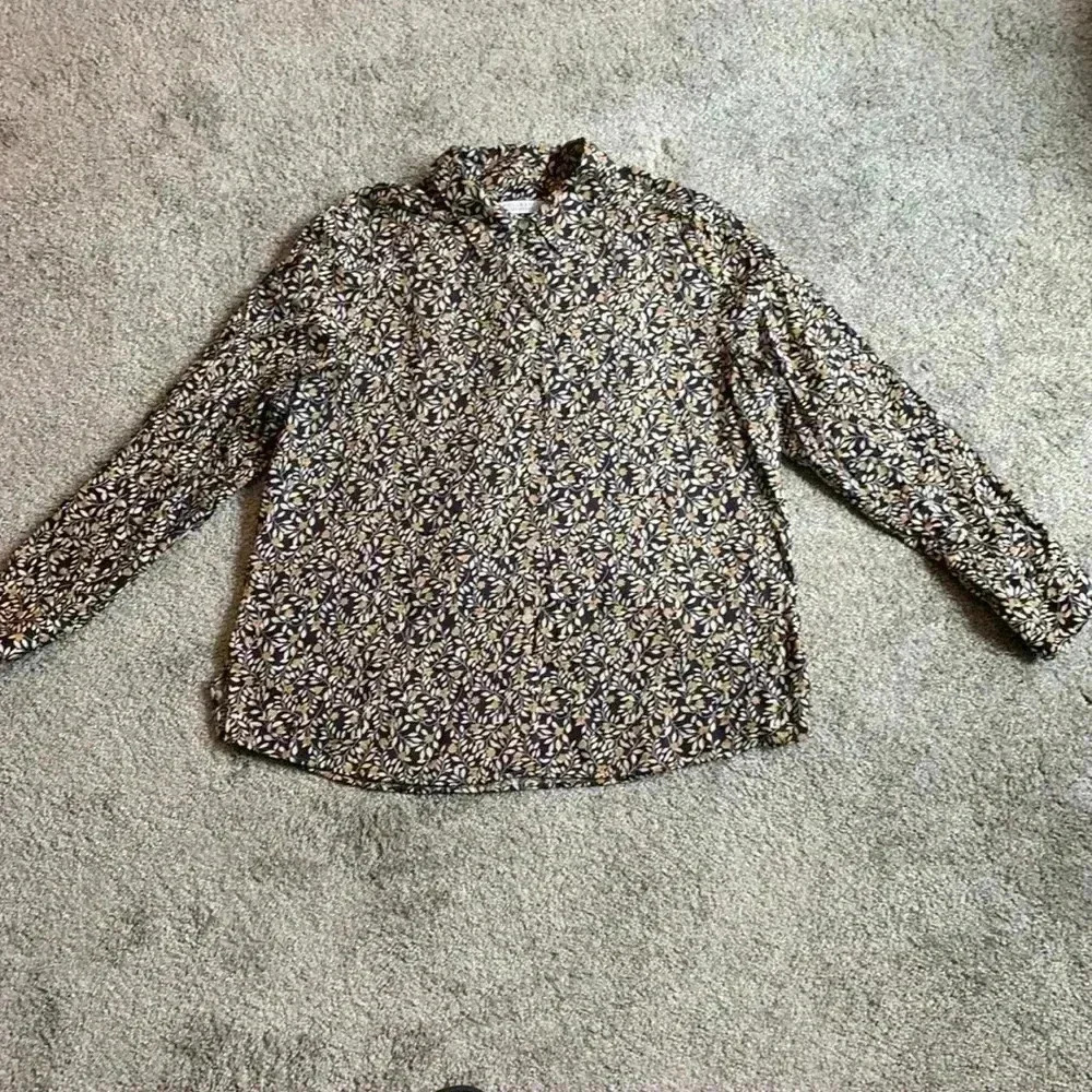 Foxcroft for Appleseed blue with yellow flowers button down